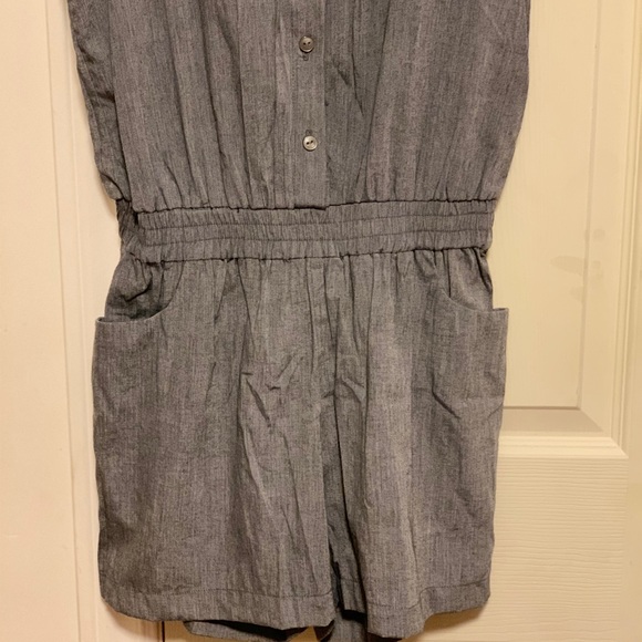 Sleeveless Romper - Picture 2 of 5